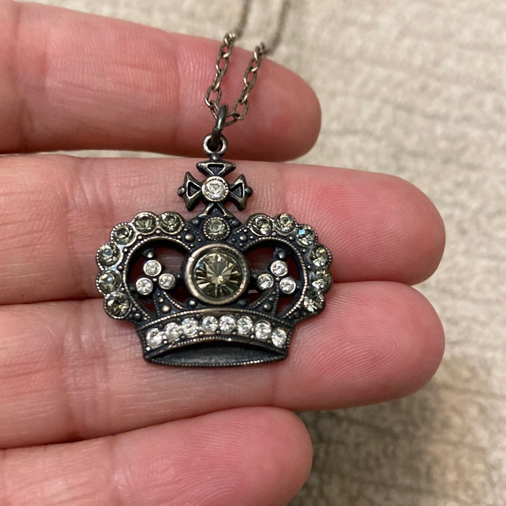 Crystal crown necklace